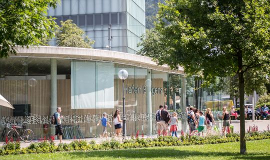 Hafengebäude/Café Die Welle Hafengebäude/Café Die Welle